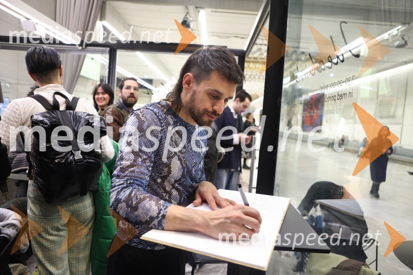  Marco da Silva Ferreira, plesalecPlesna uprizoritev Marco da Silva Ferreira: Kadaver v Cankarjevem domu