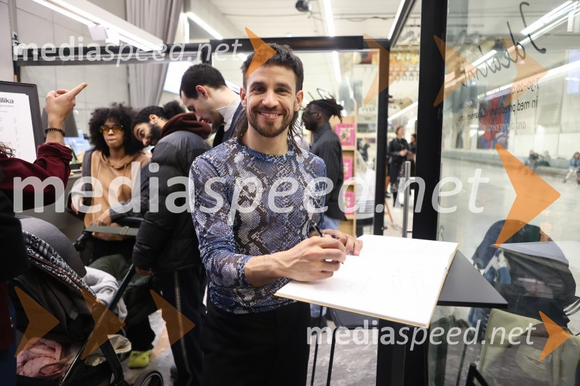  Marco da Silva Ferreira, plesalecPlesna uprizoritev Marco da Silva Ferreira: Kadaver v Cankarjevem domu