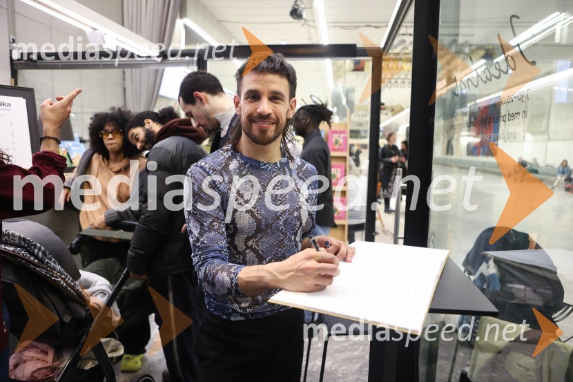  Marco da Silva Ferreira, plesalecPlesna uprizoritev Marco da Silva Ferreira: Kadaver v Cankarjevem domu