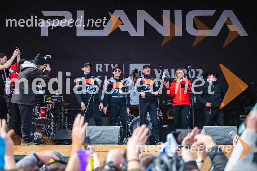  Peter  Prevc, smučarski skakalec;  Domen Prevc, smučarski skakalec;  Lovro Kos, smučarski skakalec;  Anja Hlača Ferjančič, novinarka, RTVPlanica 2024, sobota