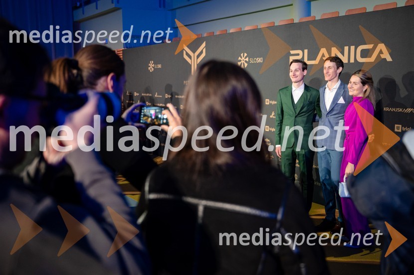  Domen Prevc, smučarski skakalec;  Peter  Prevc, smučarski skakalec;  ... Zlata preproga ob zaključku kariere Petra Prevca