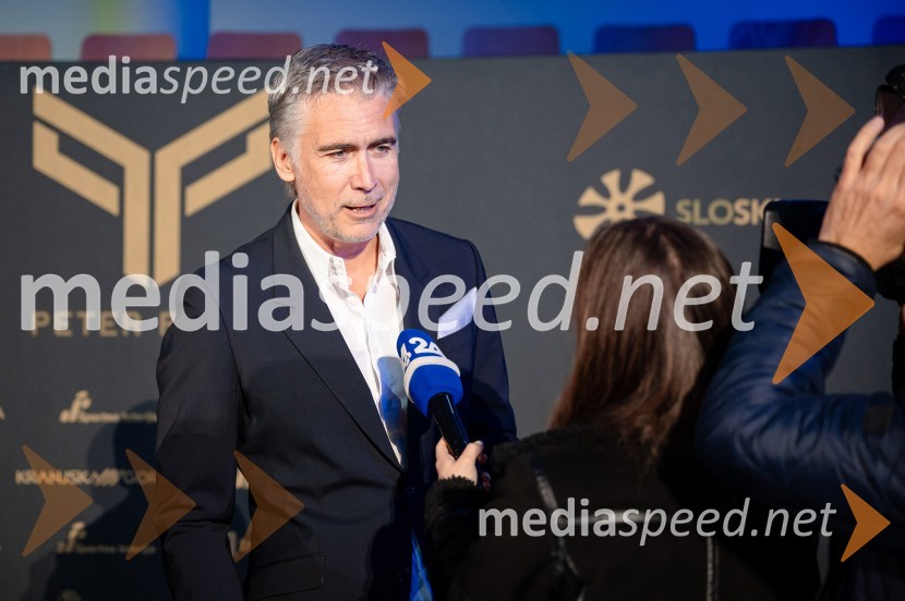  Jan Plestenjak, pevecZlata preproga ob zaključku kariere Petra Prevca