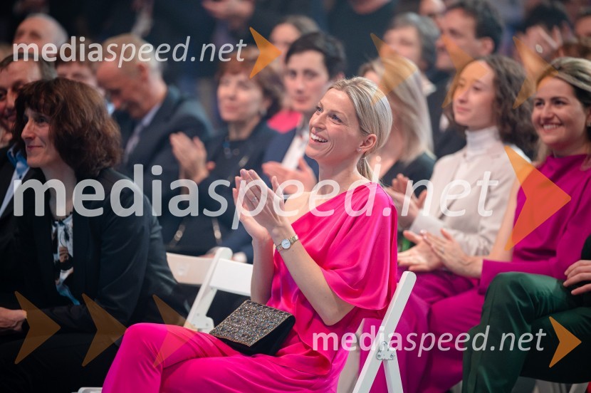  Mina PrevcZlata preproga ob zaključku kariere Petra Prevca