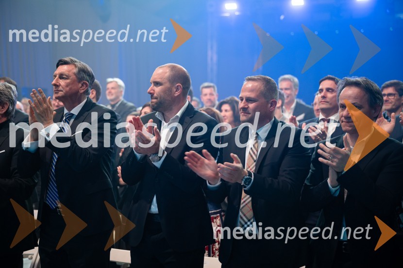  Borut Pahor, nekdanji predsednik Republike Slovenije;  Uroš Zupan, direktor, Smučarska zveza Slovenije ;  Tomaž Šušteršič, generalni sekretar organizacijskega komiteja Planica;  Sašo Komovec, SK Triglav KranjZlata preproga ob zaključku kariere Petra Prevca