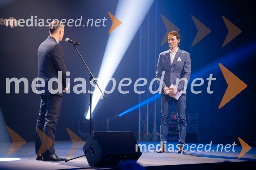  Enzo Smrekar, predsednik uprave Droge Kolinske in glavni direktor strateškega poslovnega področja v Atlantic Grupi, predsednik SZS, podpredsednik Olimpijskega komiteja Slovenije;  Peter  Prevc, smučarski skakalecZlata preproga ob zaključku kariere Petra Prevca