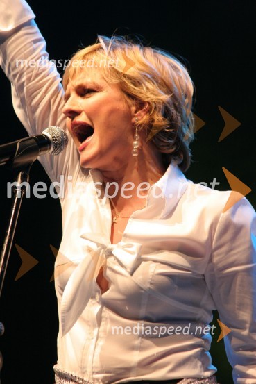 Sanja Doležal, pevka skupine Novi FosiliNovi Fosili, koncert v Dvorani Tabor