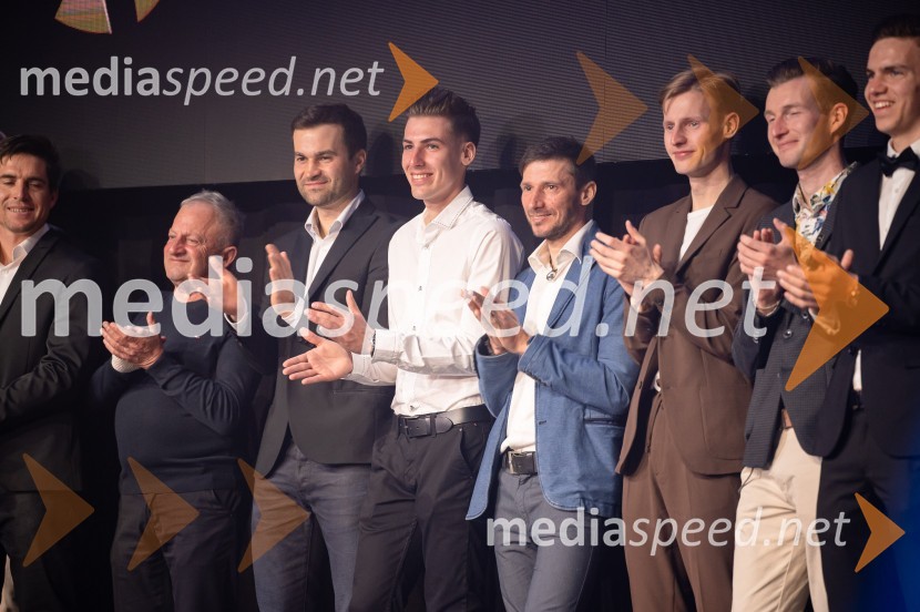  ... ;  Robert Hrgota, trener slovenske skakalne reprezentance;  Timi Zajc, smučarski skakalec;  Robert Kranjec, nekdanji smučarski skakalec;  Lovro Kos, smučarski skakalec;  Žiga  Jelar, smučarski skakalecZlata preproga ob zaključku kariere Petra Prevca