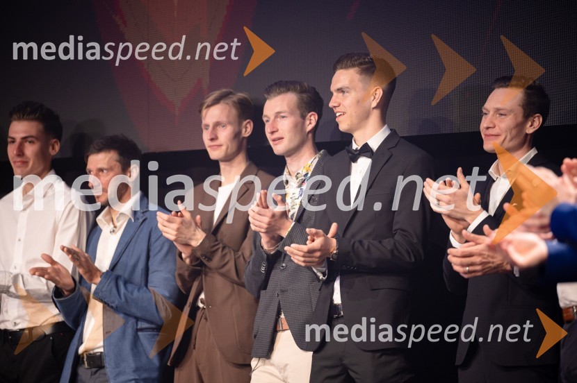  Robert Kranjec, nekdanji smučarski skakalec;  Lovro Kos, smučarski skakalec;  Žiga  Jelar, smučarski skakalec;  Žak Mogel, smučarski skakalec;  Anže Lanišek, smučarski skakalecZlata preproga ob zaključku kariere Petra Prevca