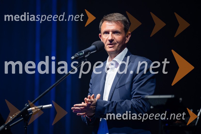  Tomi Trbovc, PR, Smučarska zveza SlovenijeZlata preproga ob zaključku kariere Petra Prevca