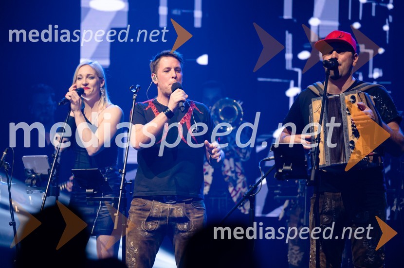  Kaja Humski, pevka;  Domen Kovač, skupina Fehtarji;  Blaž Jenkole, skupina FehtarjiZlata preproga ob zaključku kariere Petra Prevca