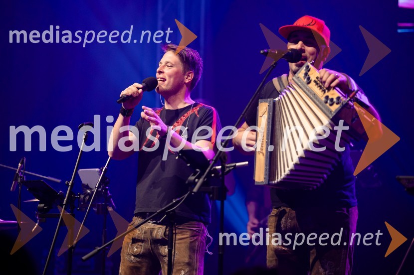  Domen Kovač, skupina Fehtarji;  Blaž Jenkole, skupina FehtarjiZlata preproga ob zaključku kariere Petra Prevca