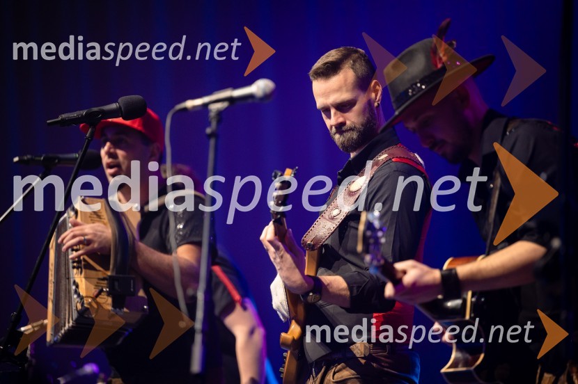  Samo Kališnik, skupina FehtarjiZlata preproga ob zaključku kariere Petra Prevca