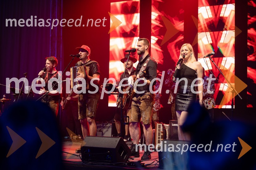  Domen Kovač, skupina Fehtarji;  Blaž Jenkole, skupina Fehtarji;  Samo Kališnik, skupina Fehtarji;  Kaja Humski, pevkaZlata preproga ob zaključku kariere Petra Prevca