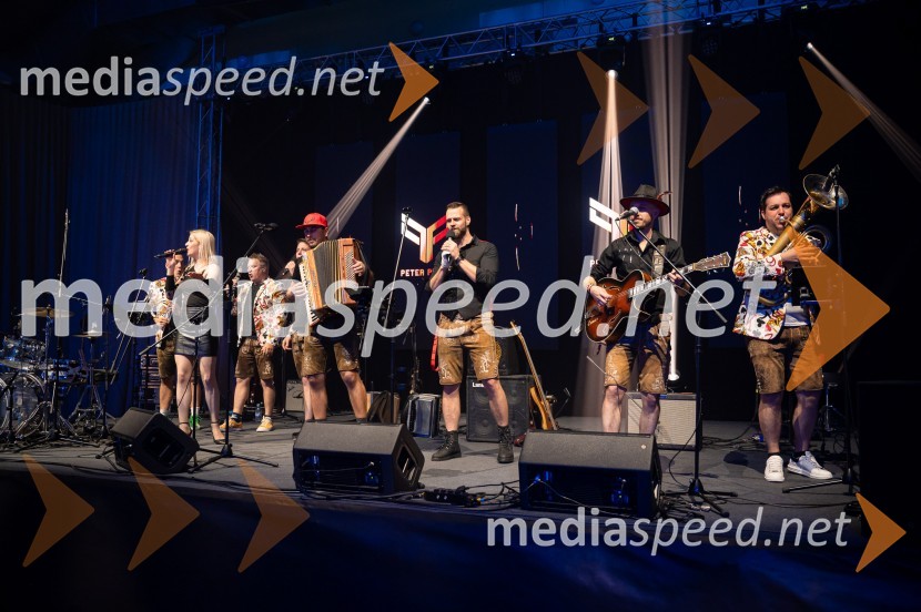  Kaja Humski, pevka;  Blaž Jenkole, skupina Fehtarji;  Samo Kališnik, skupina Fehtarji;  Matic Plevel, skupina Fehtarji;  Aleš Jurman, skupina FehtarjiZlata preproga ob zaključku kariere Petra Prevca