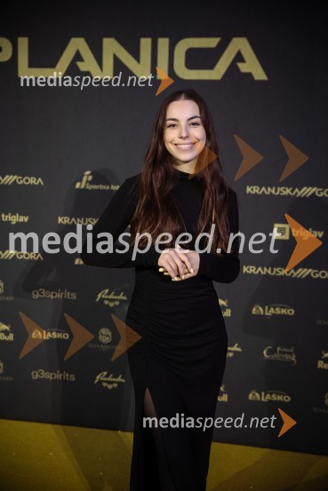   Anastasija Jović , novinarka, POP TVZlata preproga ob zaključku kariere Petra Prevca