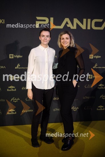  Jerneja Brecl, Smučarska zveza Slovenije;  Adriana Korez, Smučarska zveza SlovenijeZlata preproga ob zaključku kariere Petra Prevca