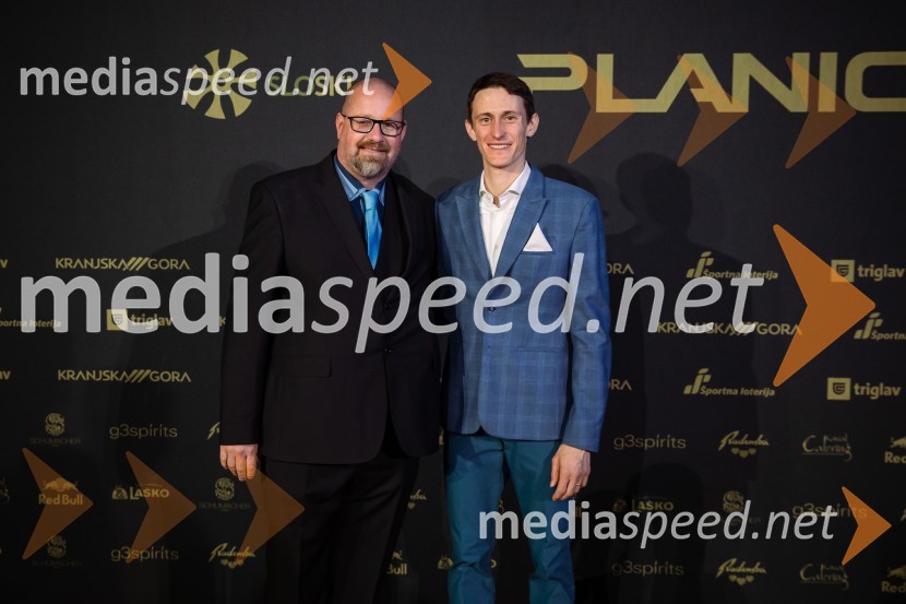  Leon Šikovec, svetovalec za poslovno komuniciranje NLB d.d.;  Peter  Prevc, smučarski skakalecZlata preproga ob zaključku kariere Petra Prevca