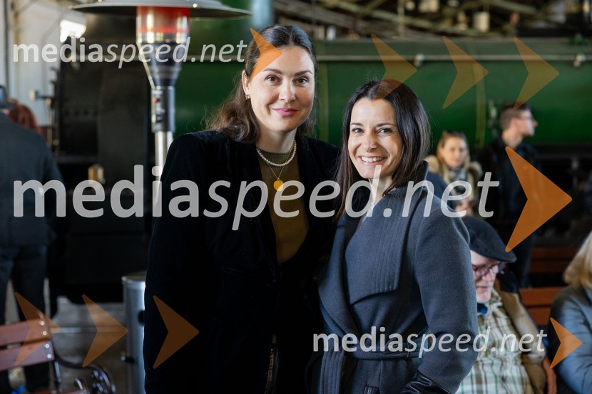  Tina Belej, direktorica, Stik Laško - Center za šport, turizem, informiranje in kulturo Laško;  Jana Morelj, radijska in TV voditeljica59. festival Pivo in cvetje Laško, novinarska konferenca