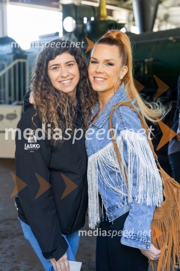 Neža Blatnik Sojar;  Nika Zorjan, pevka59. festival Pivo in cvetje Laško, novinarska konferenca