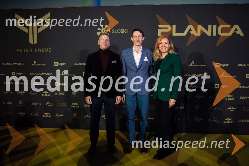  Primož Ferjančič;  Peter  Prevc, smučarski skakalec;  Anja Hlača Ferjančič, novinarka, RTVZlata preproga ob zaključku kariere Petra Prevca