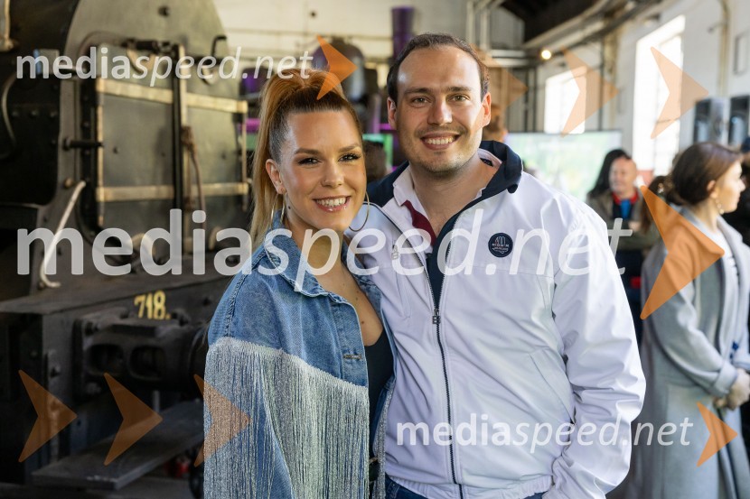  Nika Zorjan, pevka;  Dejan Vunjak, glasbenik59. festival Pivo in cvetje Laško, novinarska konferenca