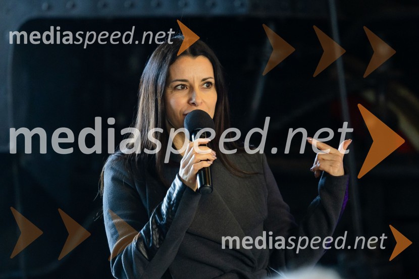  Jana Morelj, radijska in TV voditeljica59. festival Pivo in cvetje Laško, novinarska konferenca