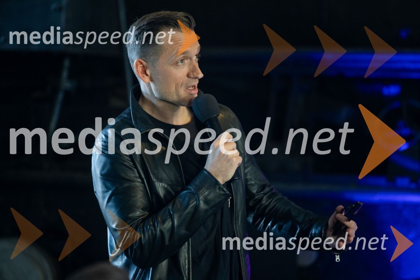  Simon Vadnjal, novinar in glasbenik59. festival Pivo in cvetje Laško, novinarska konferenca