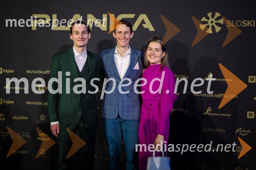  Domen Prevc, smučarski skakalec;  Peter  Prevc, smučarski skakalec;  Špela RavnikZlata preproga ob zaključku kariere Petra Prevca