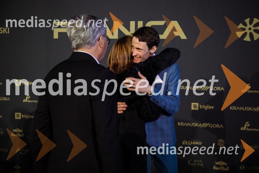  Aleksander  Zalaznik, generalni direktor Danfoss Trata, predsednik Združenja Manager; dr. Maja Zalaznik, nekdanja ministrica za izobraževanje, znanost in šport;  Peter  Prevc, smučarski skakalecZlata preproga ob zaključku kariere Petra Prevca