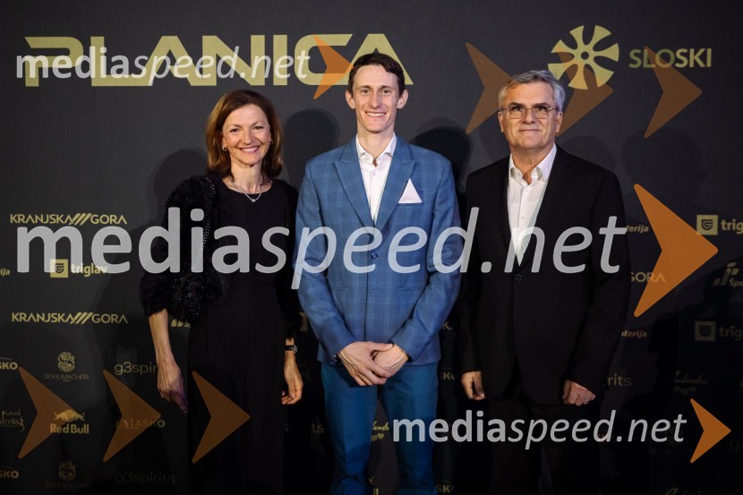 dr. Maja Zalaznik, nekdanja ministrica za izobraževanje, znanost in šport;  Peter  Prevc, smučarski skakalec;  Aleksander  Zalaznik, generalni direktor Danfoss Trata, predsednik Združenja ManagerZlata preproga ob zaključku kariere Petra Prevca