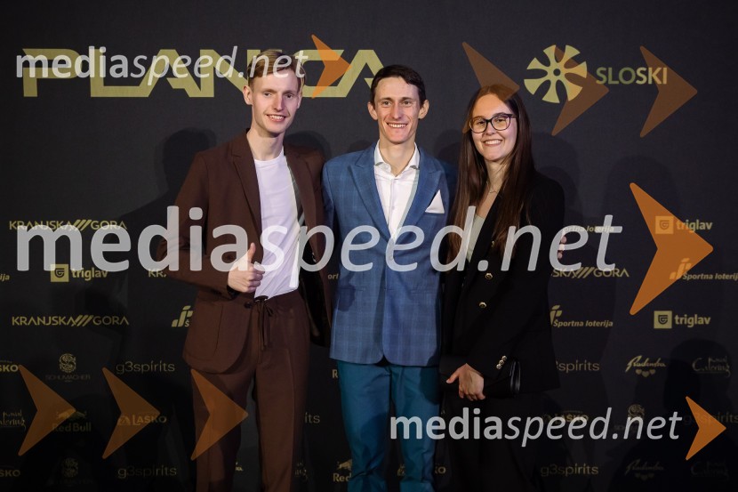  Lovro Kos, smučarski skakalec;  Peter  Prevc, smučarski skakalec;  Lea BoninZlata preproga ob zaključku kariere Petra Prevca