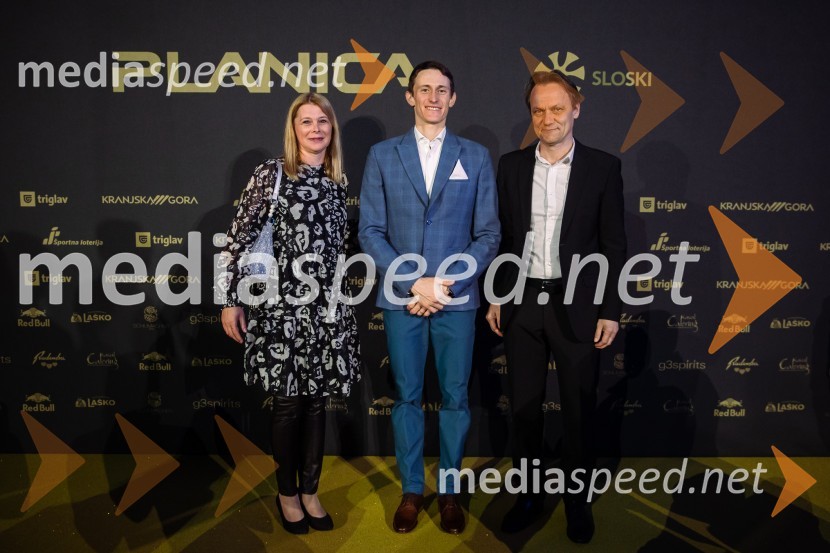  ... ;  Peter  Prevc, smučarski skakalec;  Sašo Komovec, SK Triglav KranjZlata preproga ob zaključku kariere Petra Prevca