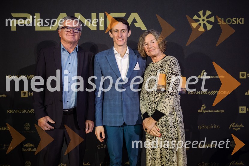  Primož Finžgar, nekdanji generalni sekretar Organizacijskega komiteja Planica ;  Peter  Prevc, smučarski skakalec;  Hermina FinžgarZlata preproga ob zaključku kariere Petra Prevca