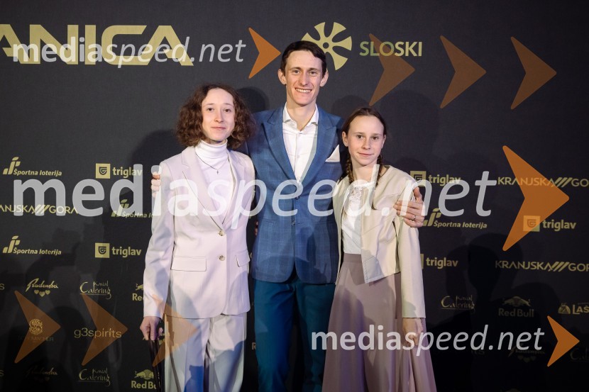  Nika  Prevc, smučarska skakalka;  Peter  Prevc, smučarski skakalec;  Ema PrevcZlata preproga ob zaključku kariere Petra Prevca