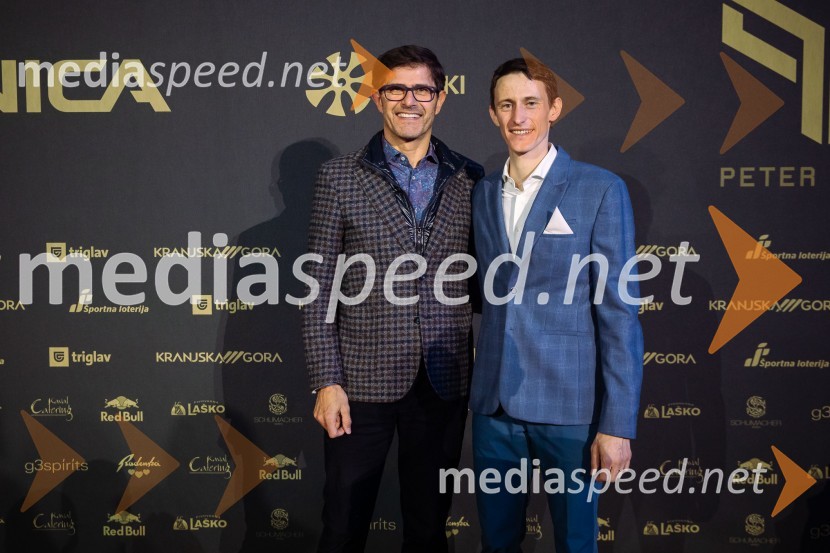  Matjaž Rakovec, župan Mestne občine Kranj;  Peter  Pevc, športni novinarZlata preproga ob zaključku kariere Petra Prevca