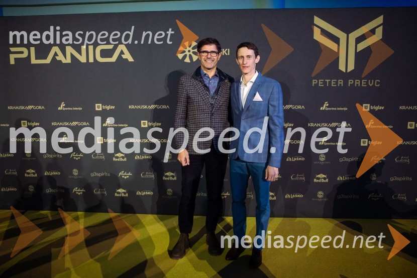  Matjaž Rakovec, župan Mestne občine Kranj;  Peter  Prevc, smučarski skakalecZlata preproga ob zaključku kariere Petra Prevca