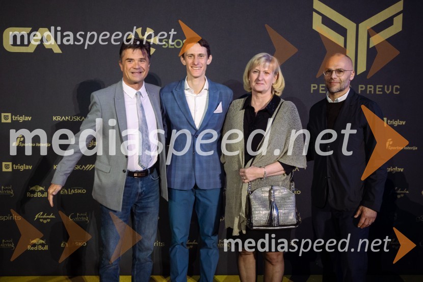  Franci Koražija, mestni svetnik, Kranjska Gora;  Peter  Prevc, smučarski skakalec;  Henrika Zupan, županja, Kranjska Gora;  Luka Vrančič, Turizem Kranjska GoraZlata preproga ob zaključku kariere Petra Prevca