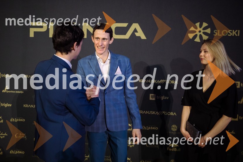  Cene Prevc, nekdanji smučarski skakalec;  Peter  Prevc, smučarski skakalec;  Julija Patricija NovakZlata preproga ob zaključku kariere Petra Prevca