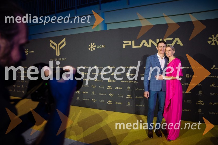  Peter  Prevc, smučarski skakalec;  Mina PrevcZlata preproga ob zaključku kariere Petra Prevca