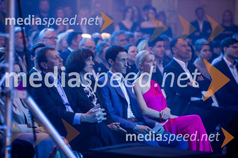  Božidar- Dare Prevc, oče Petra Prevca;  Julijana  Prevc, mama Petra Prevca;  Peter  Prevc, smučarski skakalec;  Mina PrevcZlata preproga ob zaključku kariere Petra Prevca