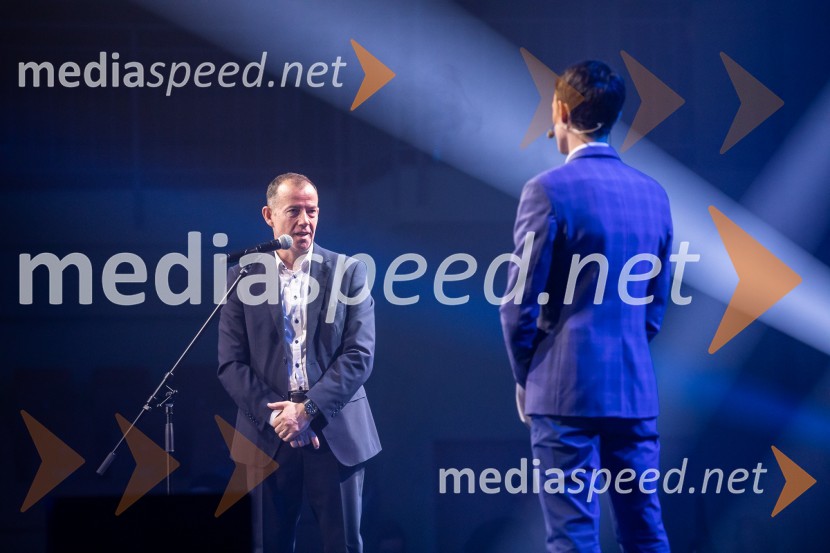  Enzo Smrekar, predsednik uprave Droge Kolinske in glavni direktor strateškega poslovnega področja v Atlantic Grupi, predsednik SZS, podpredsednik Olimpijskega komiteja SlovenijeZlata preproga ob zaključku kariere Petra Prevca