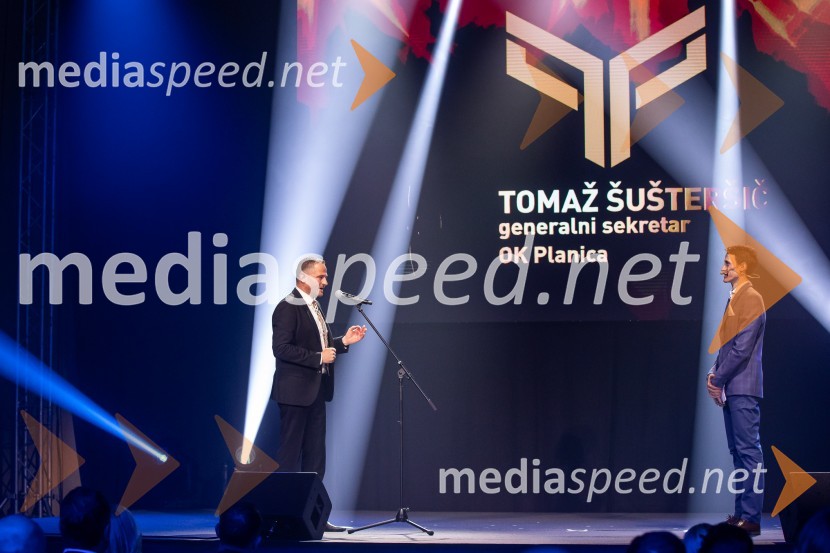  Tomaž Šušteršič, generalni sekretar organizacijskega komiteja Planica;  Peter  Prevc, smučarski skakalecZlata preproga ob zaključku kariere Petra Prevca