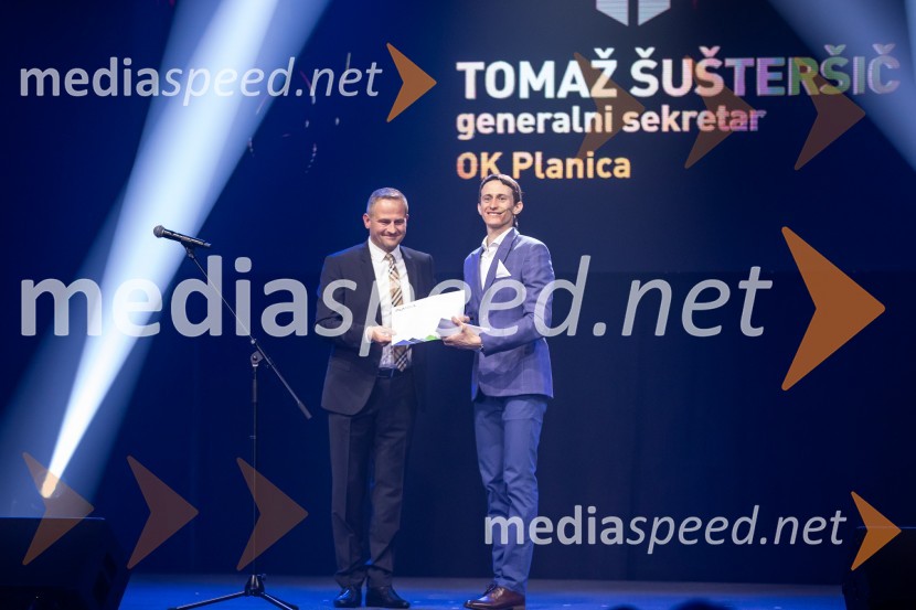  Tomaž Šušteršič, generalni sekretar organizacijskega komiteja Planica;  Peter  Prevc, smučarski skakalecZlata preproga ob zaključku kariere Petra Prevca