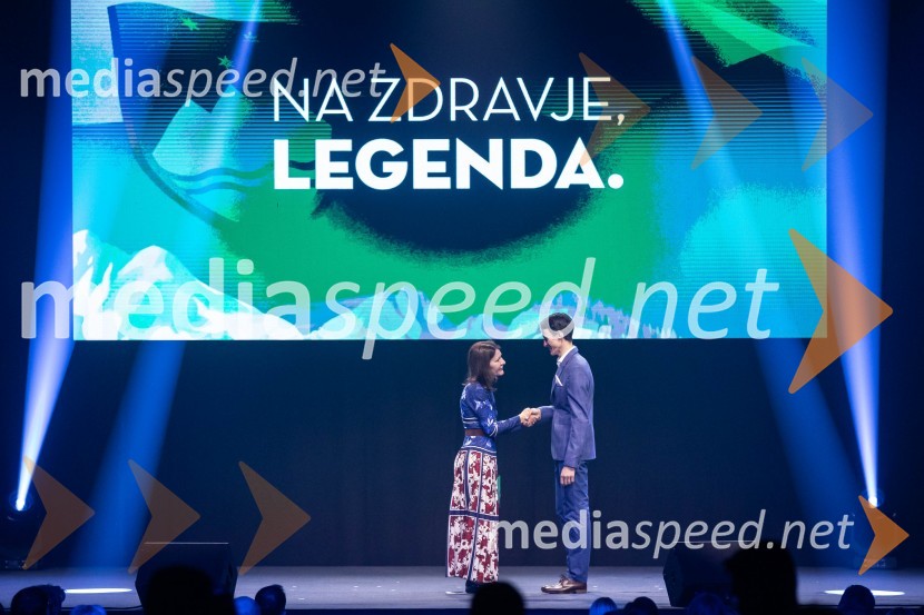  Mirjam Hočevar, direktorica financ, Pivovarna Laško Union d.o.o.;  Peter  Prevc, smučarski skakalecZlata preproga ob zaključku kariere Petra Prevca