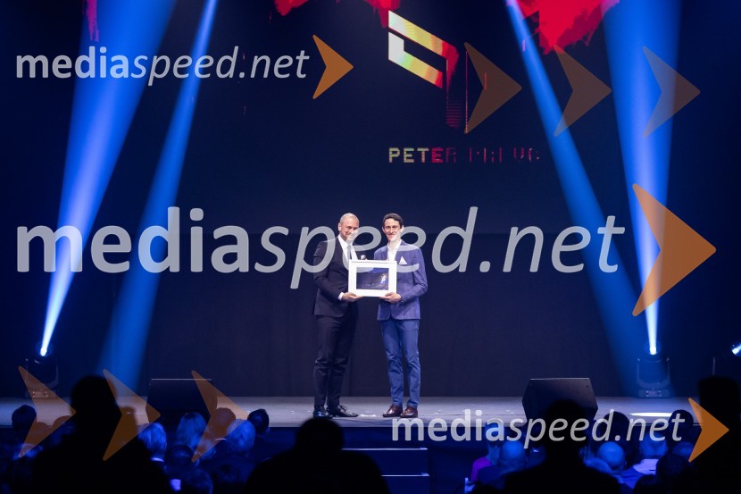  Blaž Brodnjak, predsednik uprave NLB, Manager leta 2022;  Peter  Prevc, smučarski skakalecZlata preproga ob zaključku kariere Petra Prevca