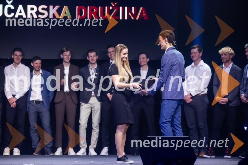  Janja Junež;  Peter  Prevc, smučarski skakalecZlata preproga ob zaključku kariere Petra Prevca