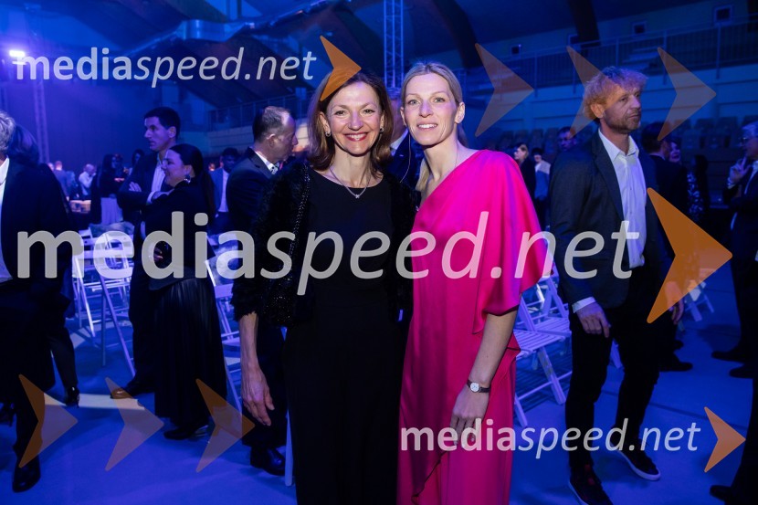 dr. Maja Zalaznik, nekdanja ministrica za izobraževanje, znanost in šport;  Mina PrevcZlata preproga ob zaključku kariere Petra Prevca