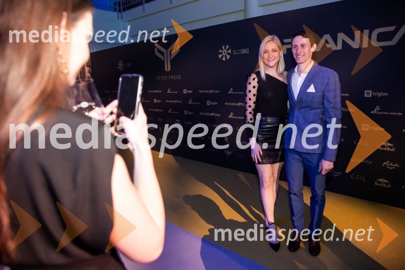  Kaja Humski, pevka;  Peter  Prevc, smučarski skakalecZlata preproga ob zaključku kariere Petra Prevca