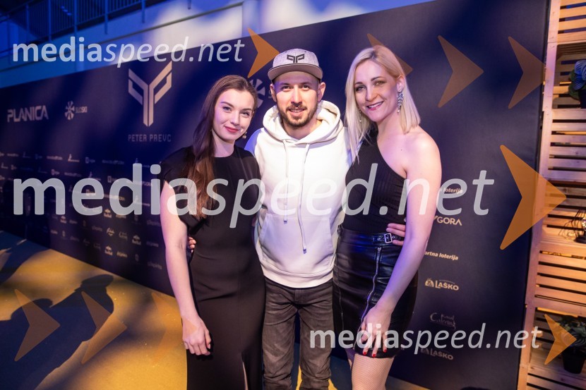  Kiara Haas;  ... ;  Kaja Humski, pevkaZlata preproga ob zaključku kariere Petra Prevca