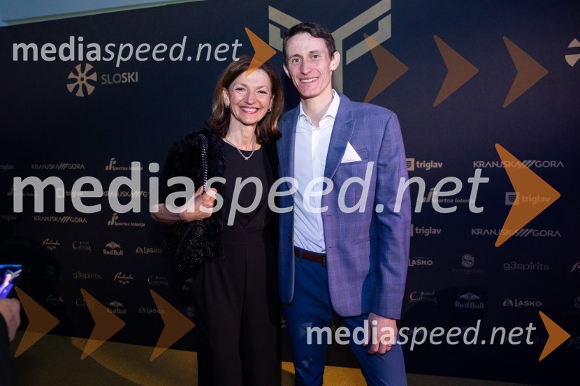 dr. Maja Zalaznik, nekdanja ministrica za izobraževanje, znanost in šport;  Peter  Prevc, smučarski skakalecZlata preproga ob zaključku kariere Petra Prevca